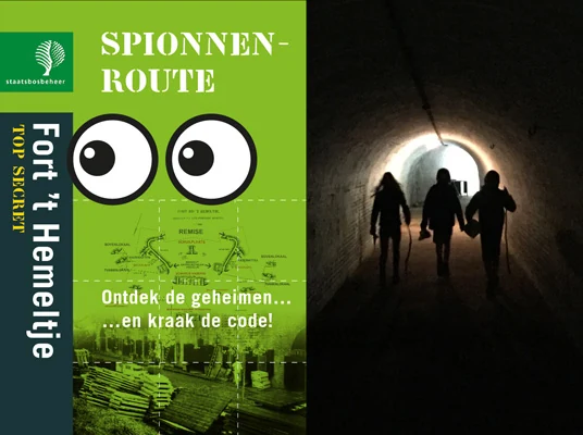 De route brengt bezoekers ook in de donkere gangen van het fort.